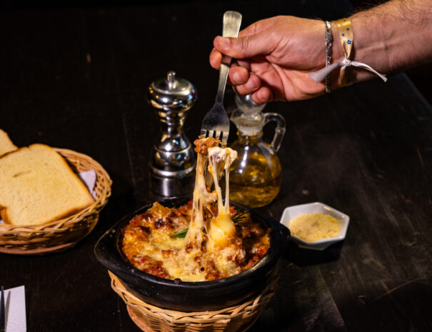hotelguatipanancestralsanagustin-hotelcercaalparquearqueologico-viajarsanagustinlasagna-comidaitaliana